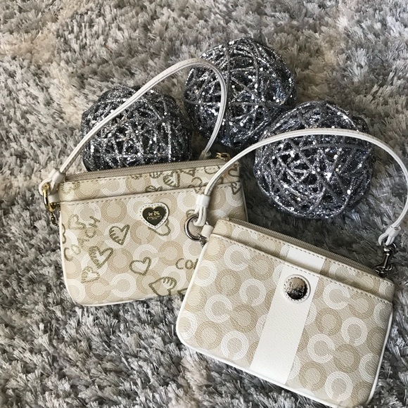 💯 Authentic Coach Wristlet!!! - Picture 6 of 6